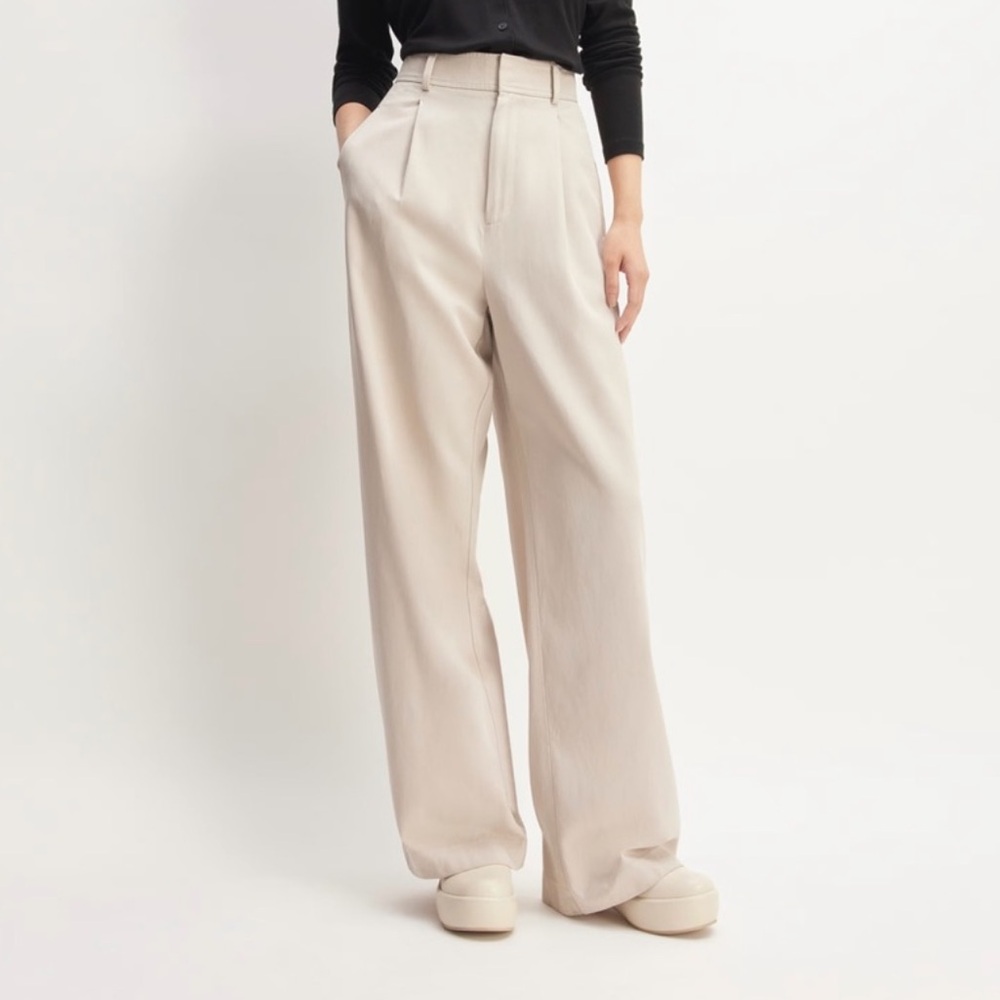 Everlane Way High Drape Pants in a beige oat color, size 0 (25” waist)